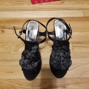 Silver Slipper Black Ruffled Shoe 8.5